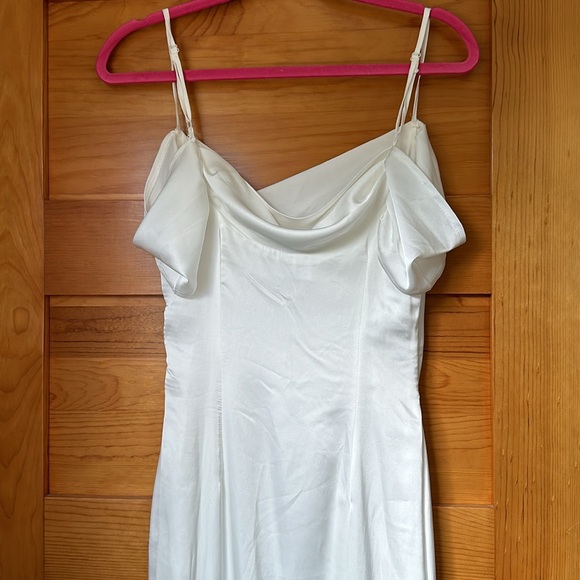 Missguided Off the Shoulder Fishtail White Maxi Dress - Picture 6 of 6